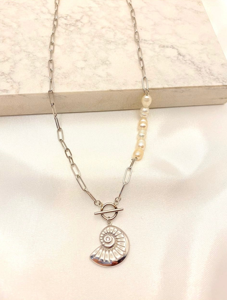 Caracol Pearl Necklace