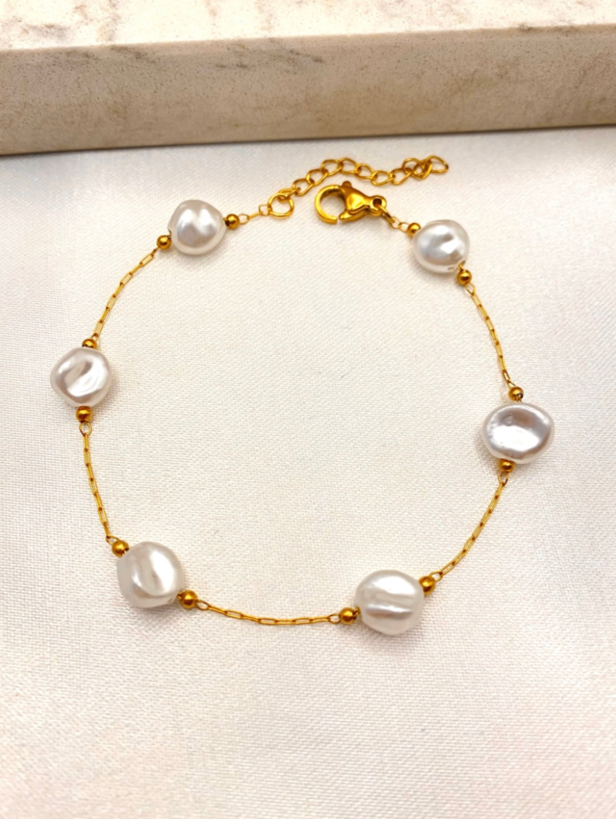 Pearly Gleam Bracelet